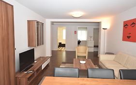 Stylish 2Br Near Lake - Flower 3